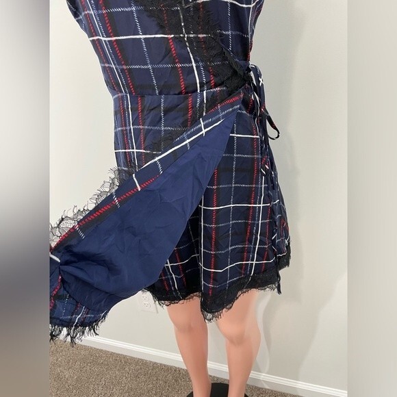 NWT Cupcakes & Cashmere Ivan Lace Wrap Dress Size SMALL Red White Blue Black - Picture 4 of 11